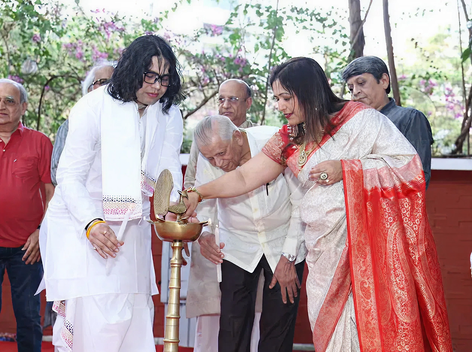 299098f8-5a90-4a6a-b52f-ff189351403e 1